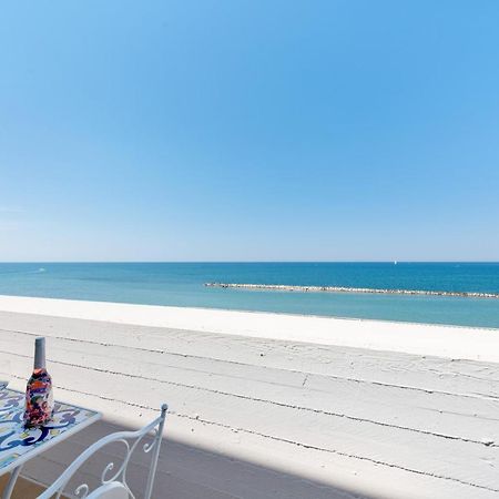 Waterfront Apartment With Seaview Balcony Bari Exteriér fotografie