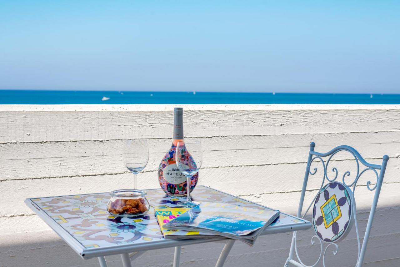 Waterfront Apartment With Seaview Balcony Bari Exteriér fotografie