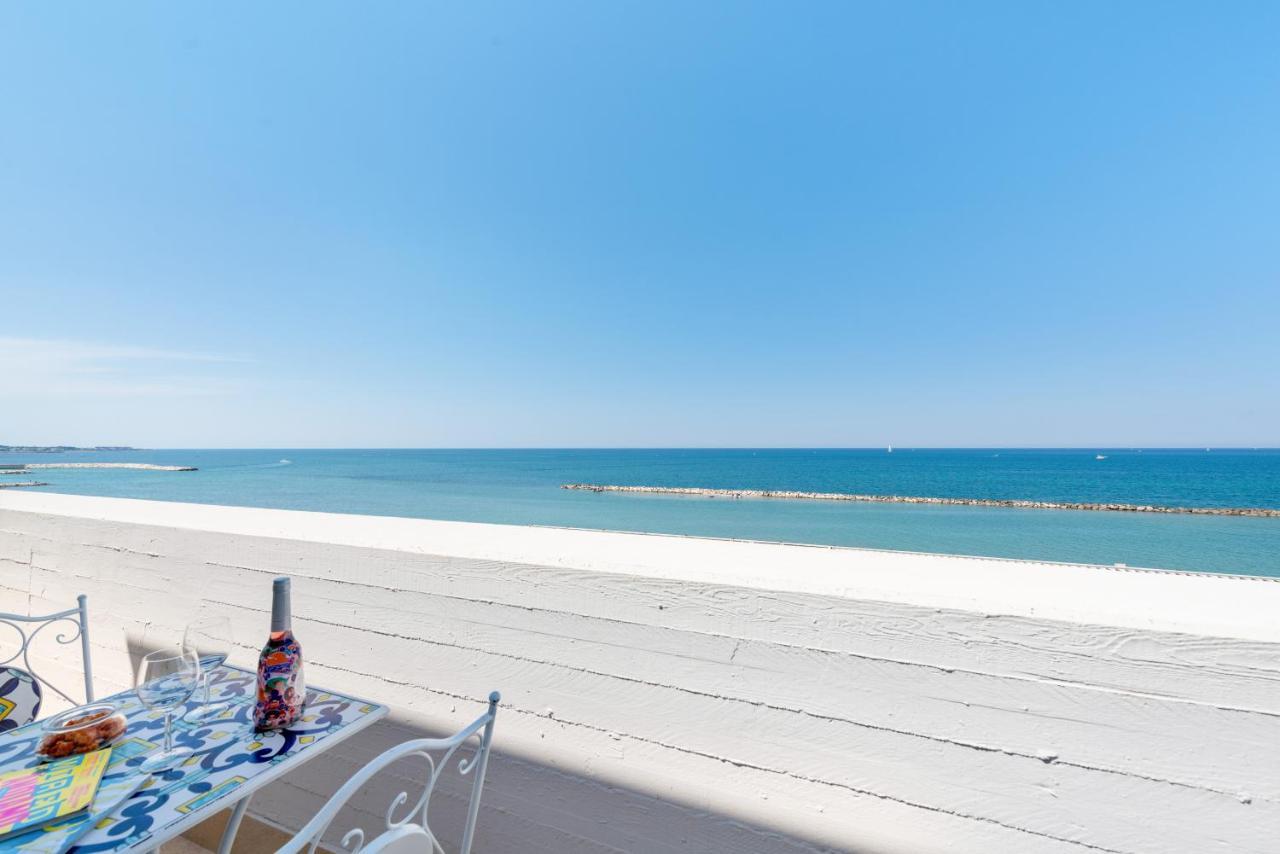 Waterfront Apartment With Seaview Balcony Bari Exteriér fotografie