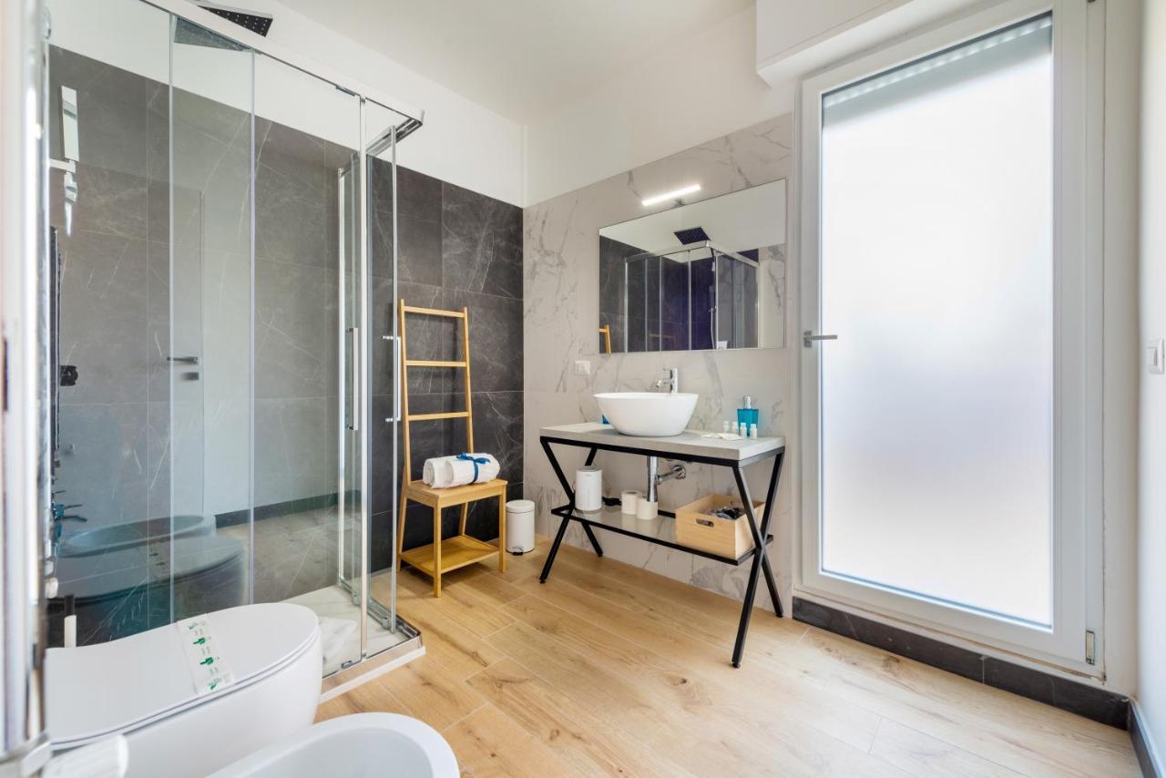 Waterfront Apartment With Seaview Balcony Bari Exteriér fotografie