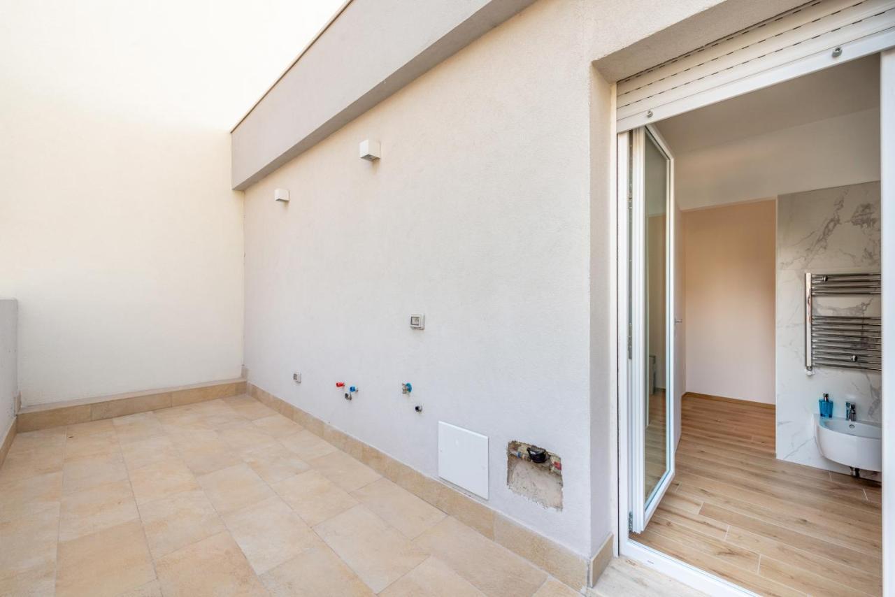 Waterfront Apartment With Seaview Balcony Bari Exteriér fotografie