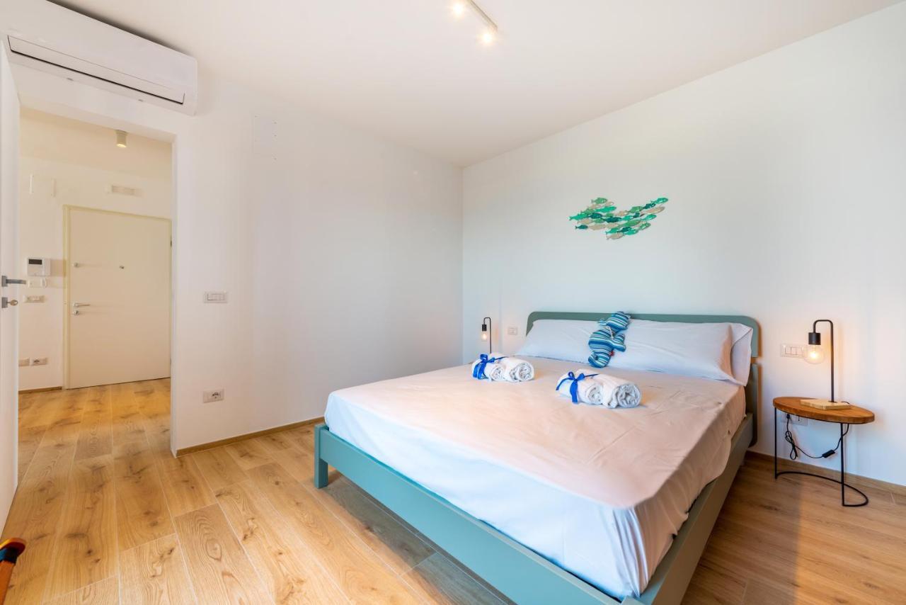 Waterfront Apartment With Seaview Balcony Bari Exteriér fotografie